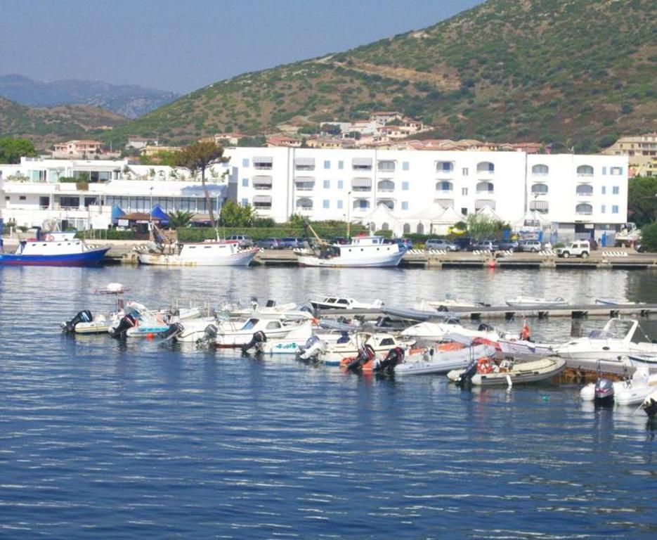 Le Residenze Blu Sardinia Aparthotel La Caletta Camera foto