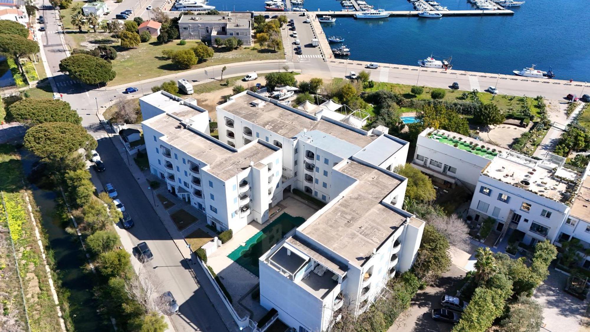 Le Residenze Blu Sardinia Aparthotel La Caletta Esterno foto